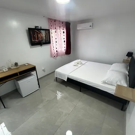 Деревянный коттедж Tiny Hub *