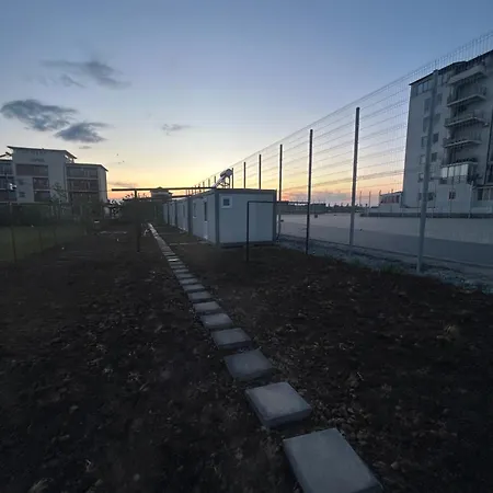 Tiny Hub Деревянный коттедж